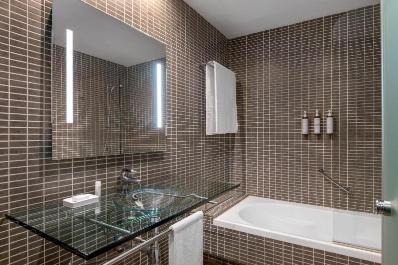 Standard Twin Room image 2