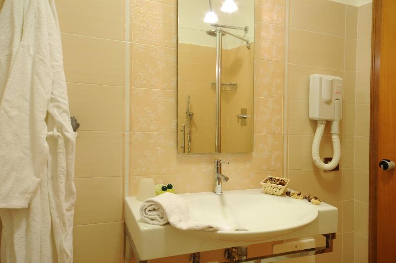 Superior Double Room image 4
