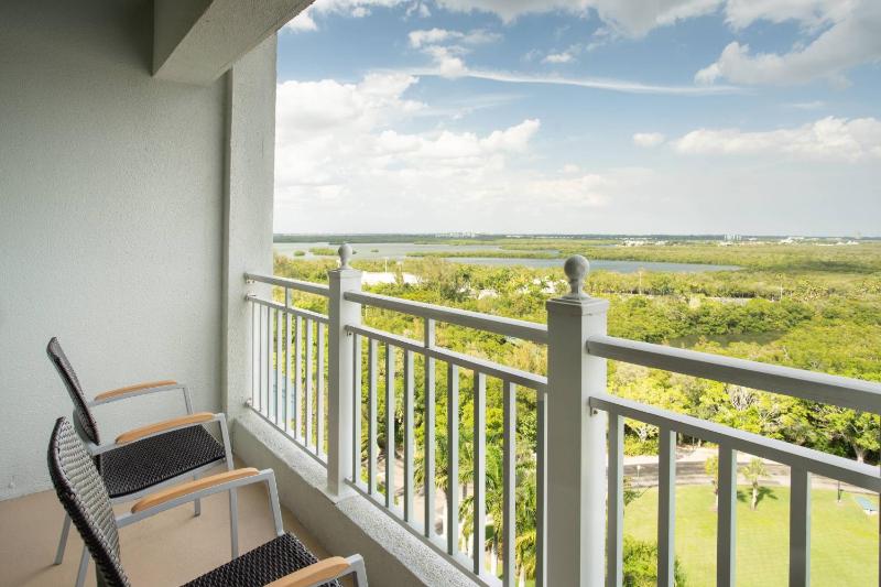 Studio King Suite with Sofa Bed, Resort View, Sanibel Tower image 2