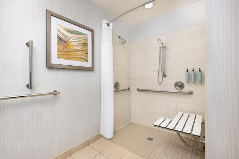 King Room - Hearing Accessible image 3