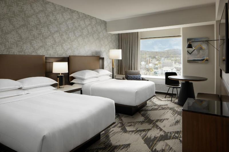 Suite with Club Lounge Access