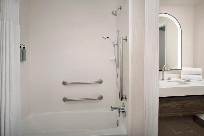 High Floor, Guest room, 2 Queen image 2