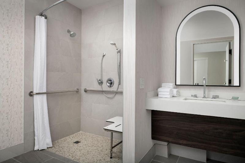 King Room image 3