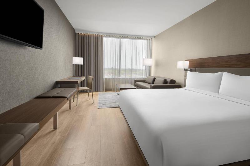 King Room with Sofa Bed image 1