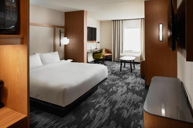 Executive King Suite with Sofa Bed image 3