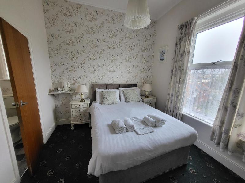 Double Room image 4