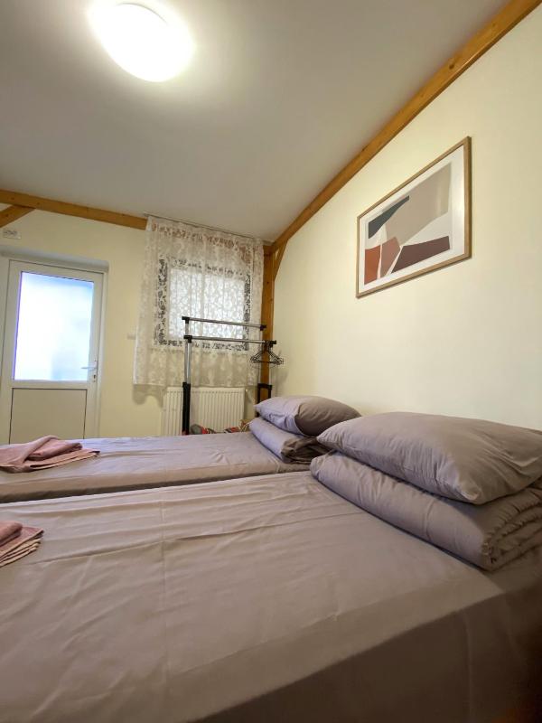 Twin Room with Shared Bathroom image 3