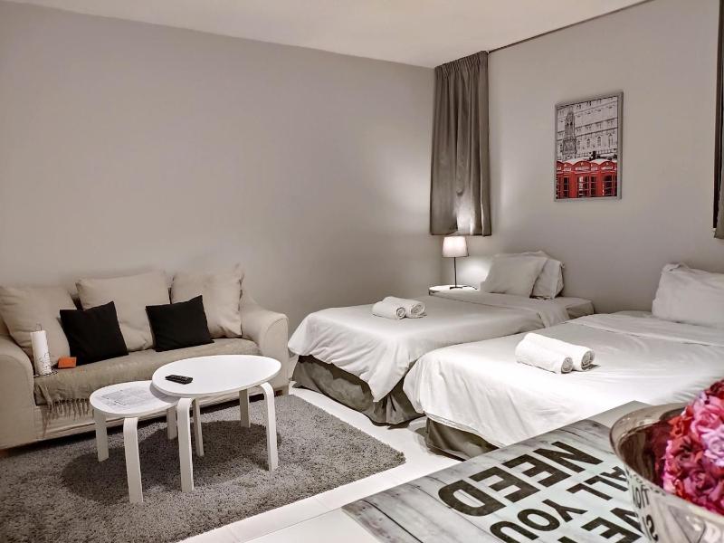 Studio Apartment with balcony (A4) image 1