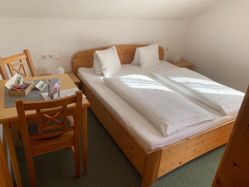 Double Room image 4
