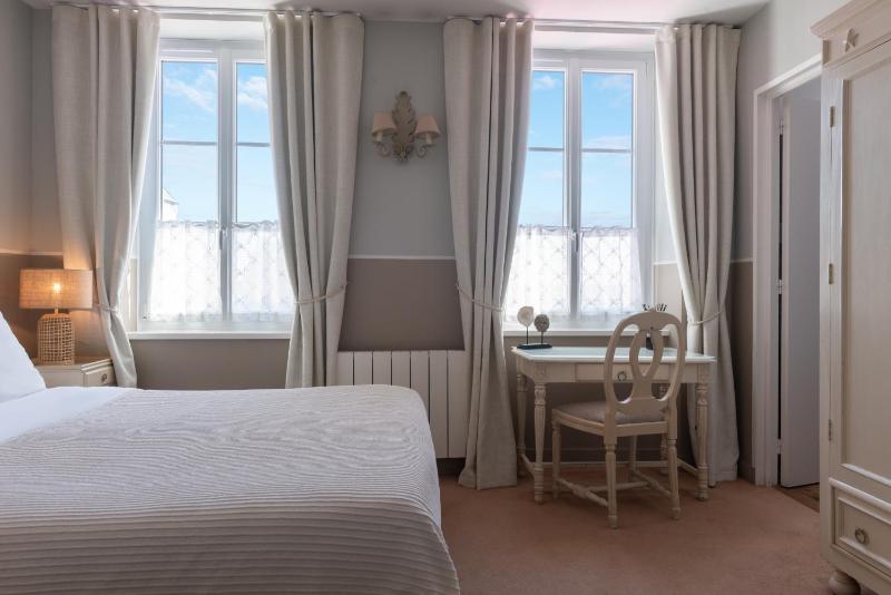 Double Room with Harbour View image 2