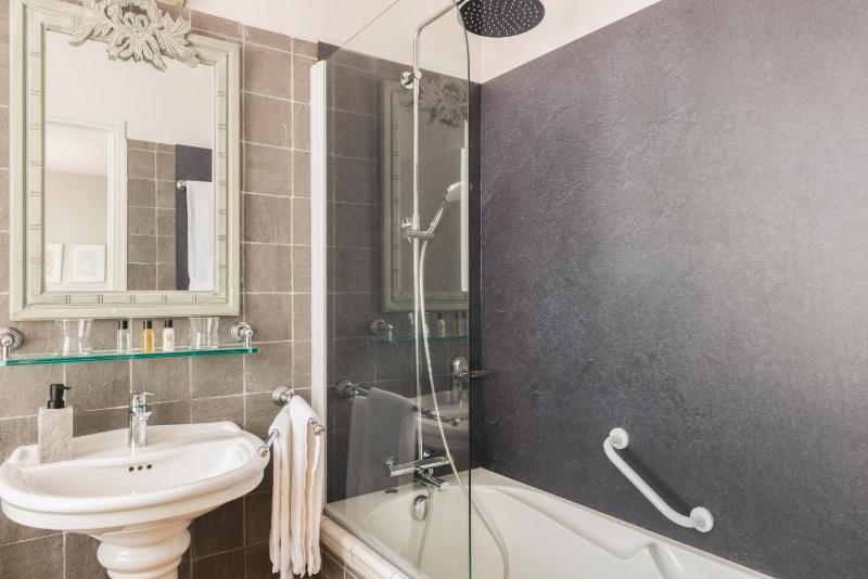 Double Room with Harbour View image 3