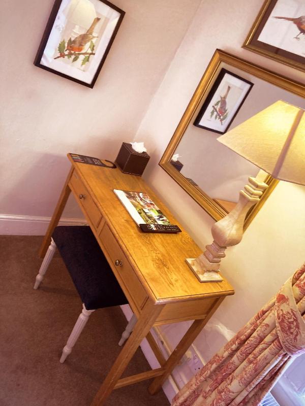 Deluxe King Room image 2