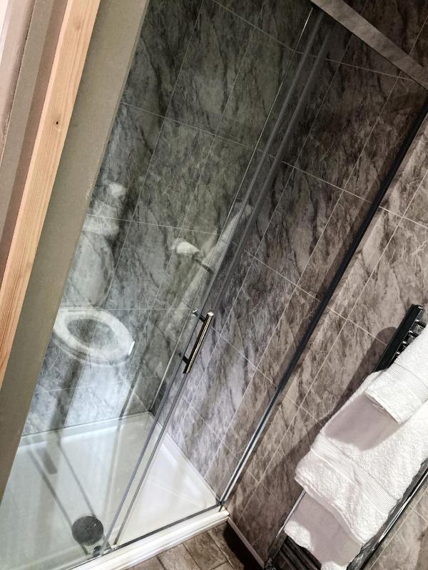 Standard King Room image 3