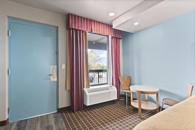 Double Queen Room - Non-Smoking image 3