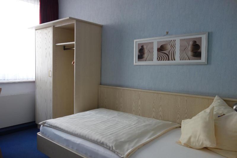 Economy Single Room image 4