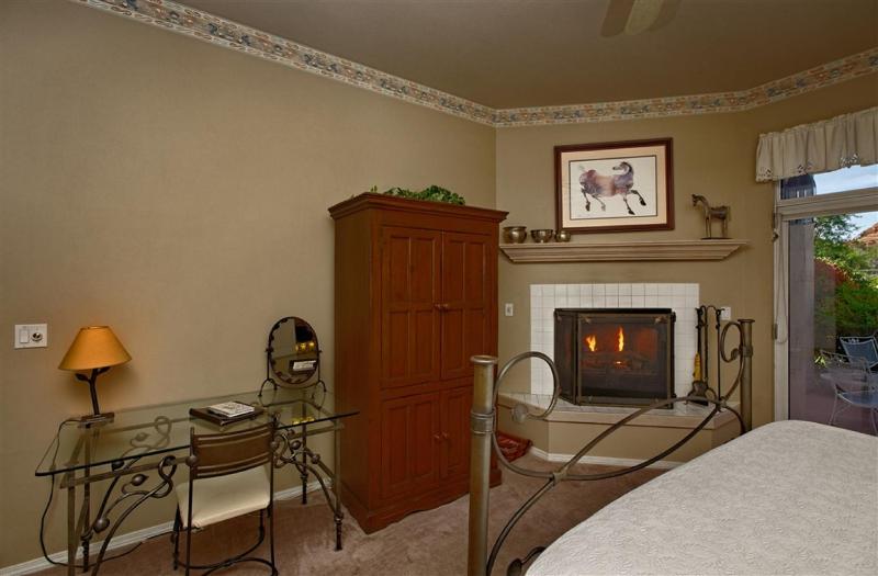 King Room - Mariposa image 3