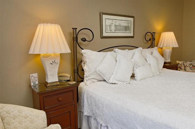 King Room - Mariposa image 4