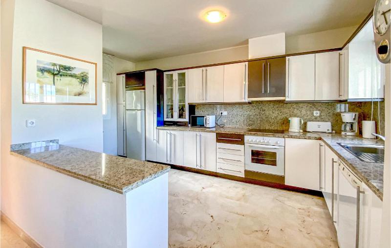 Gorgeous Home In Orihuela Costa - image 13