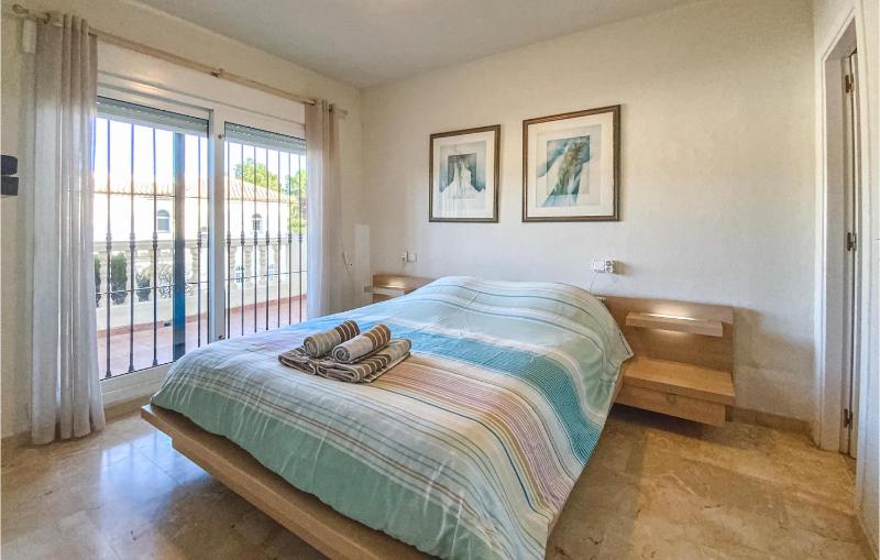 Gorgeous Home In Orihuela Costa - image 15