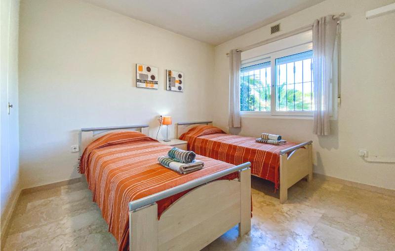 Gorgeous Home In Orihuela Costa - image 7