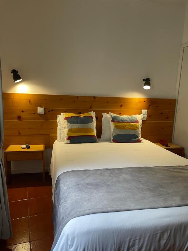 Basic Double Room image 3