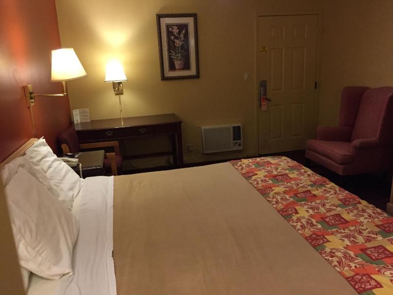 King Room with Spa Bath - Smoking image 2