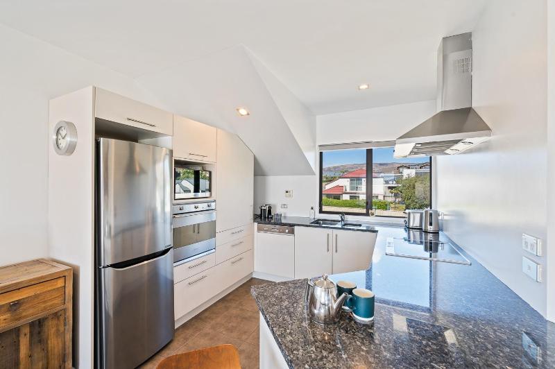 IRONSIDE LAKEVIEW TOWNHOUSE - image 5