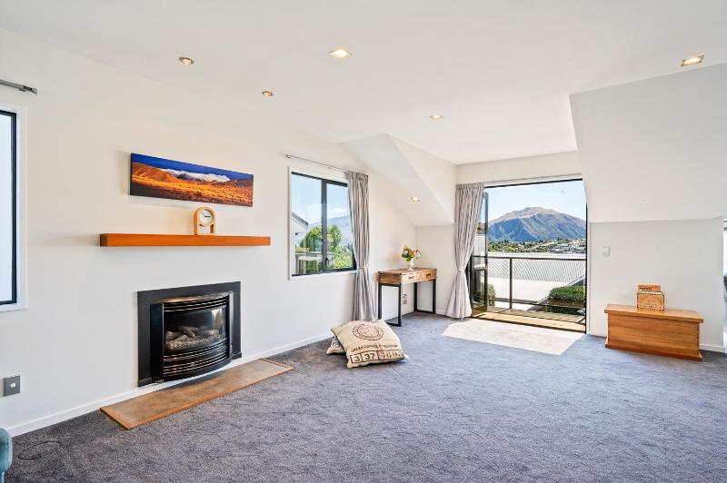 IRONSIDE LAKEVIEW TOWNHOUSE - image 16