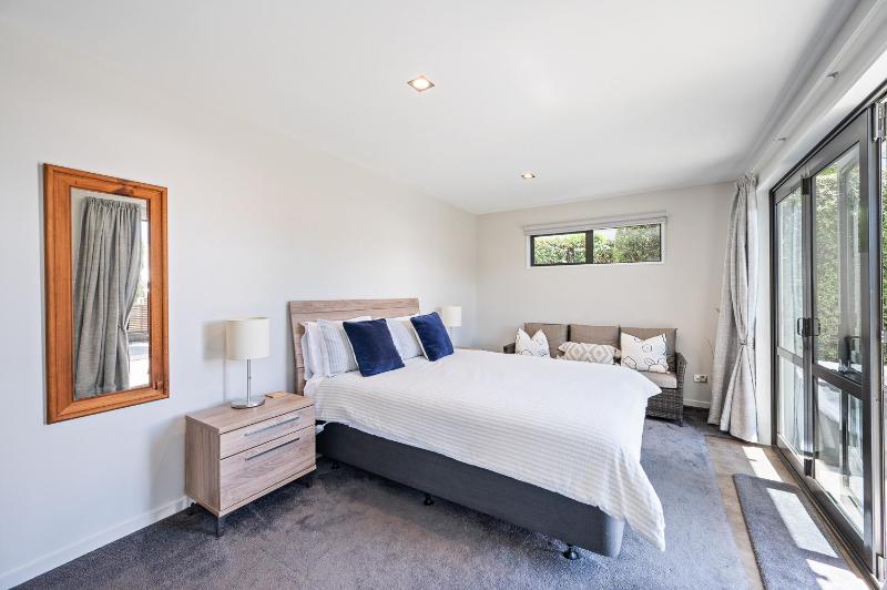 IRONSIDE LAKEVIEW TOWNHOUSE - image 14