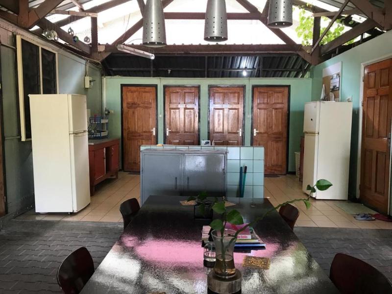 Unu Pikin Guesthouse - image 14