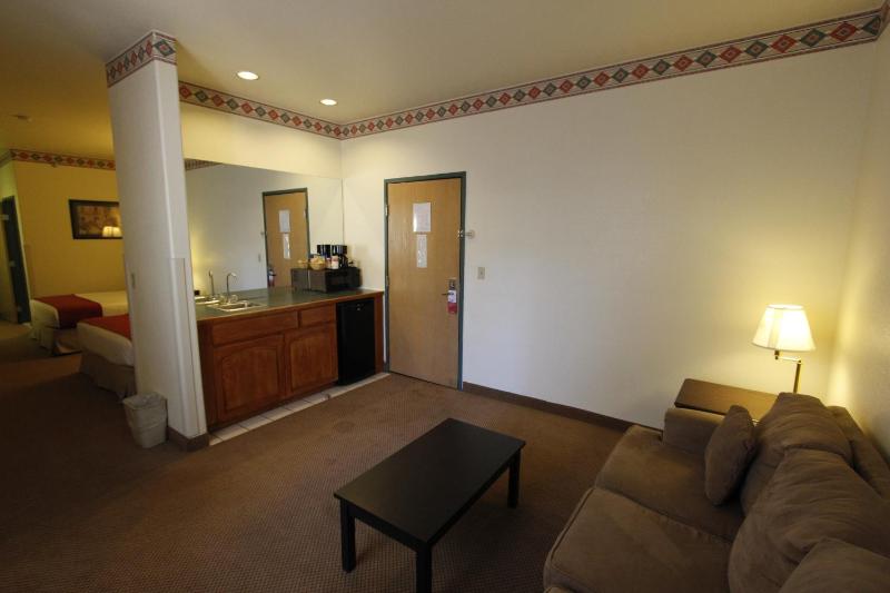 Studio Suite with Two Queen Beds - Non-Smoking image 3
