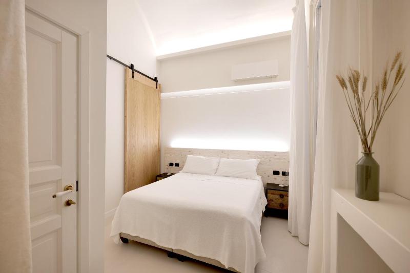 Standard Double or Twin Room with Balcony image 4