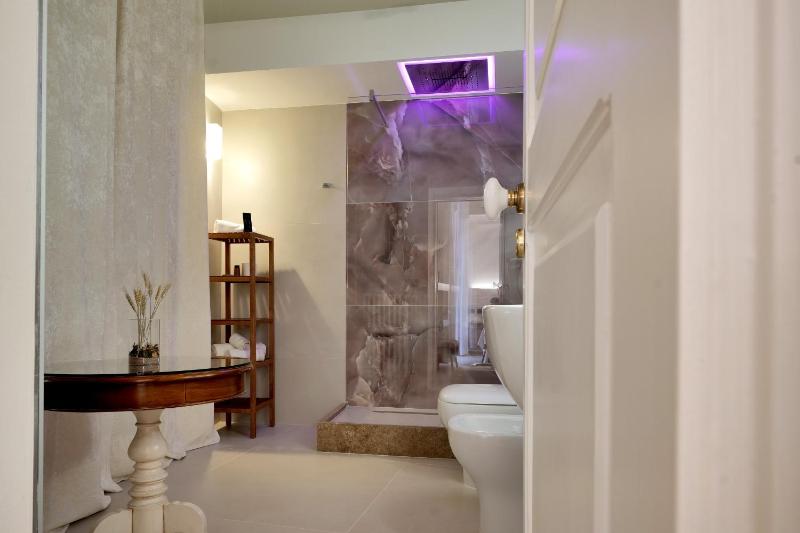 Standard Double or Twin Room with Balcony image 3