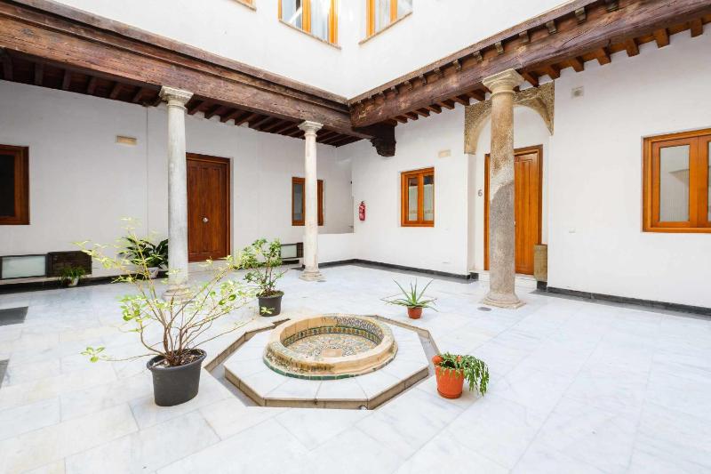 Apartamento con patio junto a la Catedral by Toledo AP - image 13