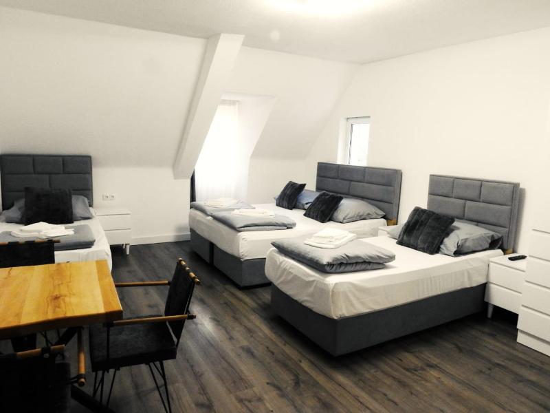 Classic Quadruple Room image 4