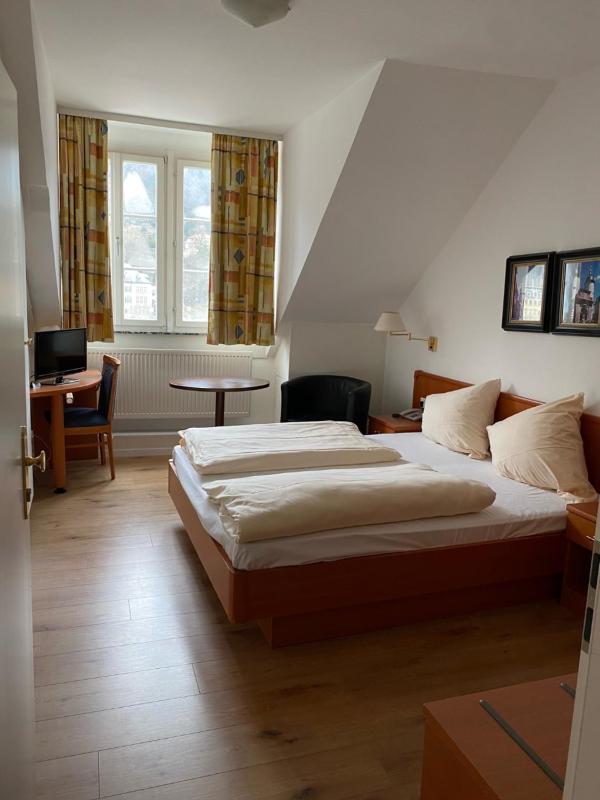 Double or Twin Room image 4
