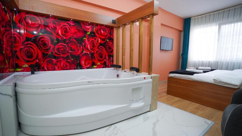 Luka Suit Hotel - image 3