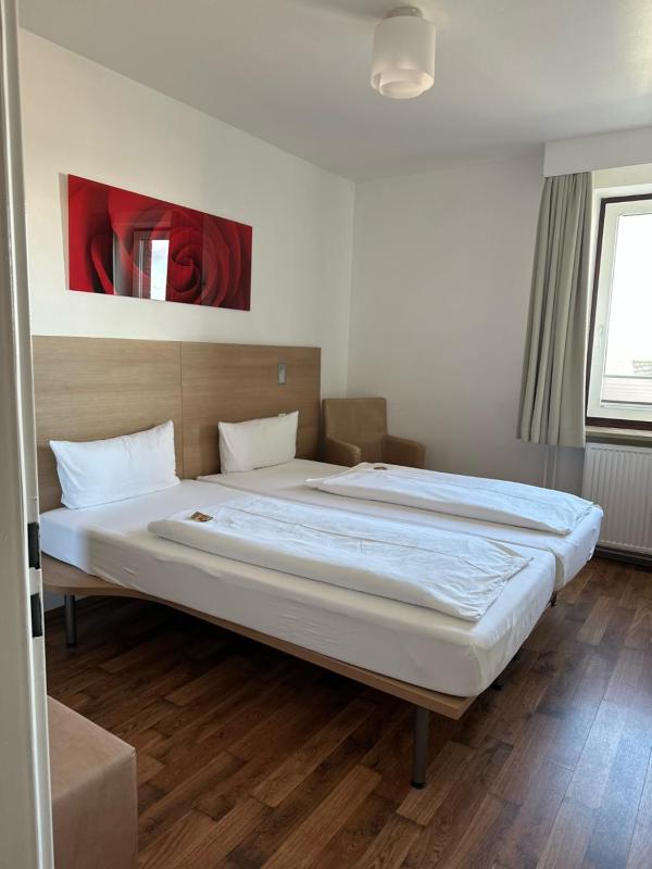 Double Room image 1