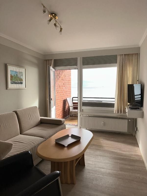 One-Bedroom Apartment with Sea View image 1