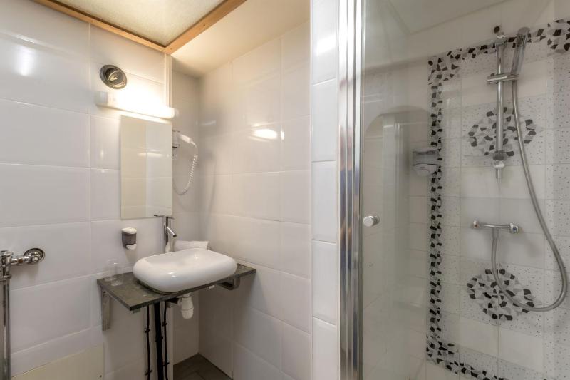 Double Room with Balcony - Park View image 3