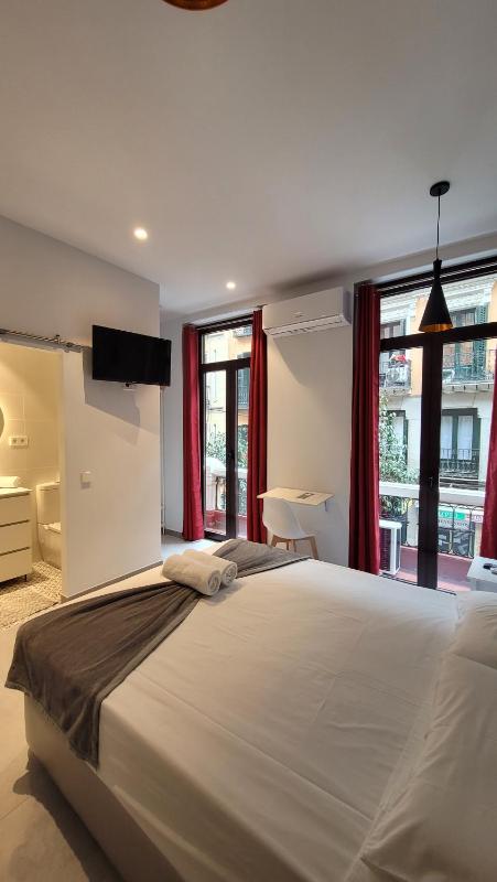 Superior Double Room with Private Bathroom and Balcony image 1