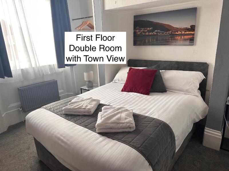 Double Room image 3
