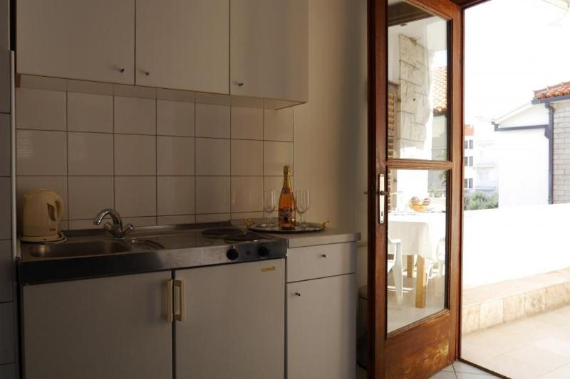 Apartment in Dugi Rat with sea view balcony air conditioning WiFi 5132-4 - image 7