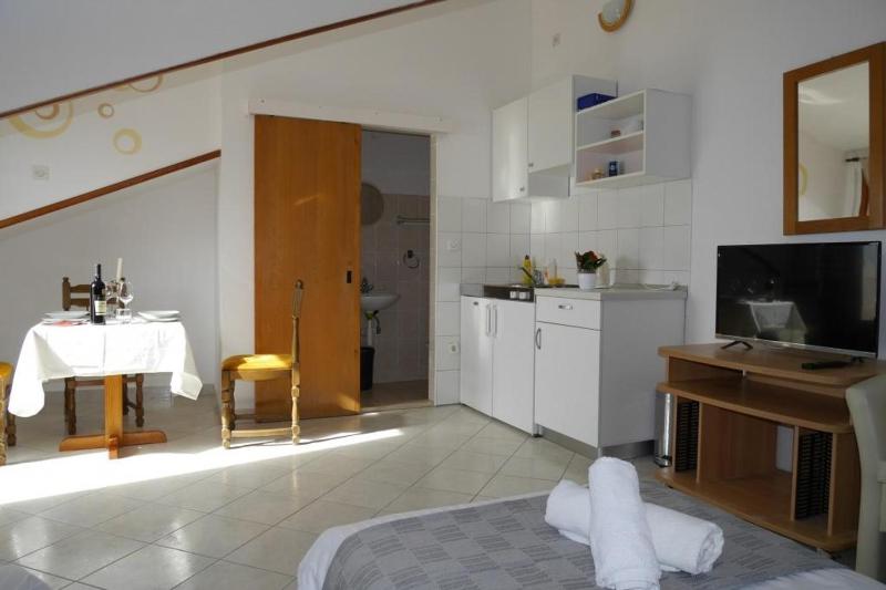 Studio apartment in Dugi Rat with sea view balcony air conditioning WiFi 5132-5 - image 13