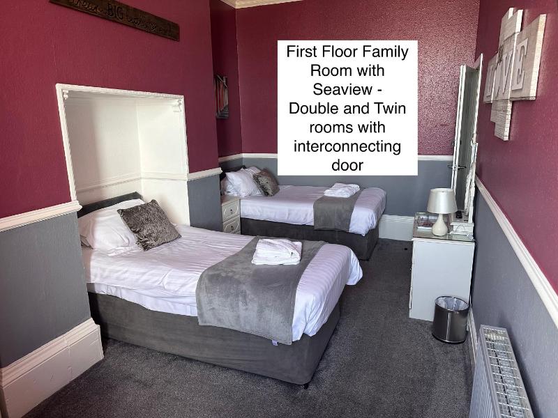 Family Room with Sea View image 3