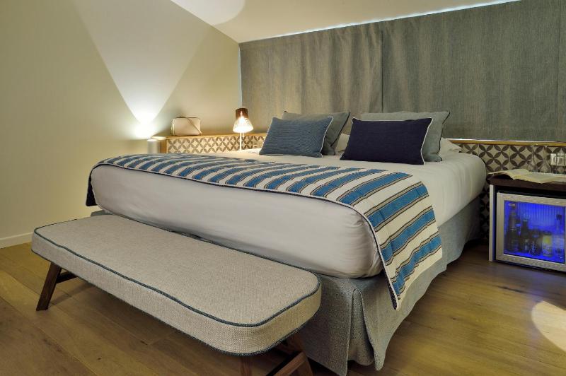 Mezzanine Suite with Sea View image 3