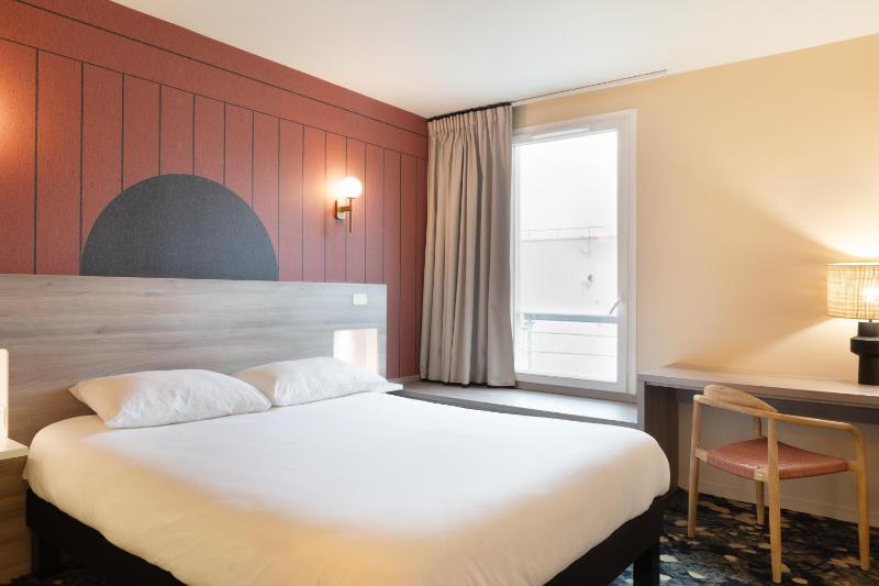 Standard Double Room image 4