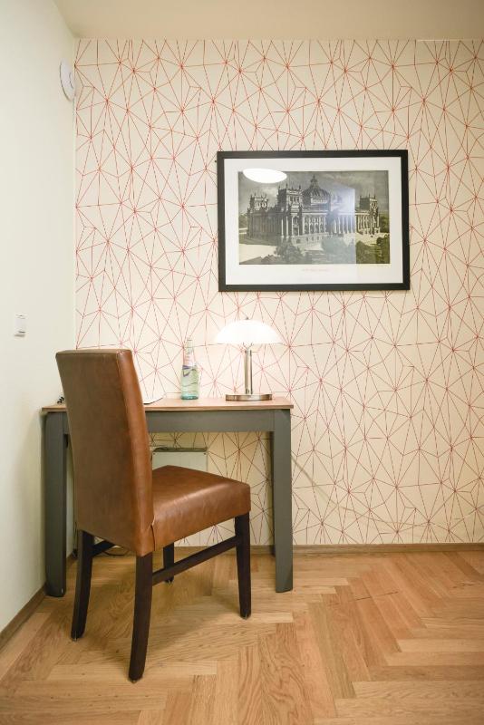 Two-Bedroom Apartment - Bundesallee 203 image 4