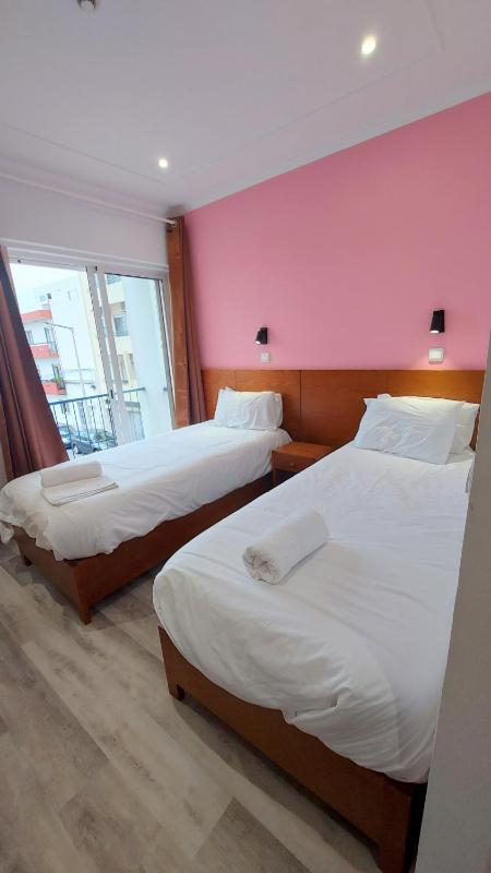 Twin Room image 4