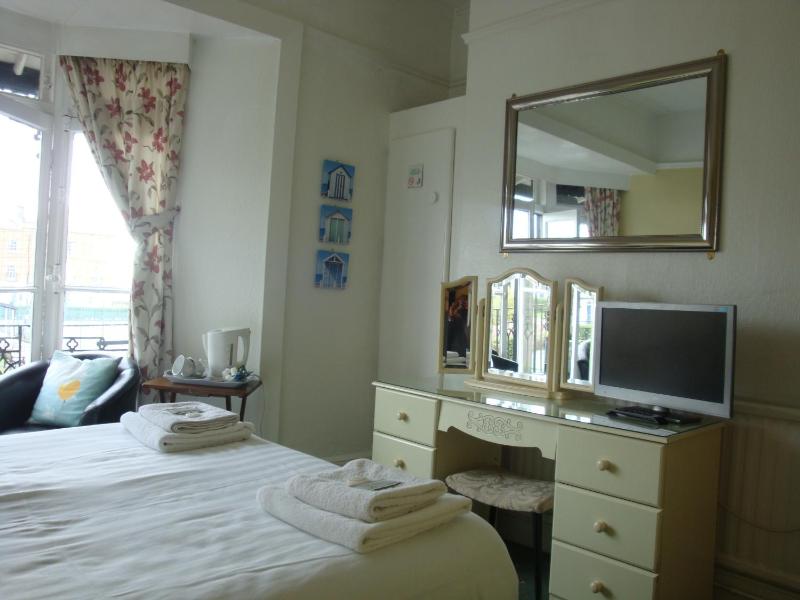 Double Room image 2